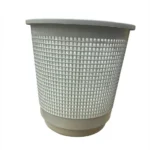 سلة نفايات وسط